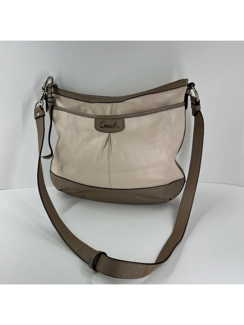 Coach Park Leather Duffle Hobo Shoulder Bag Large Pleated Zip Two Tone Cream Tan
